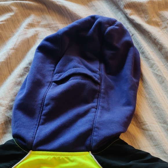 Nike hooded sweatshirt with fun neon details - Picture 4 of 11